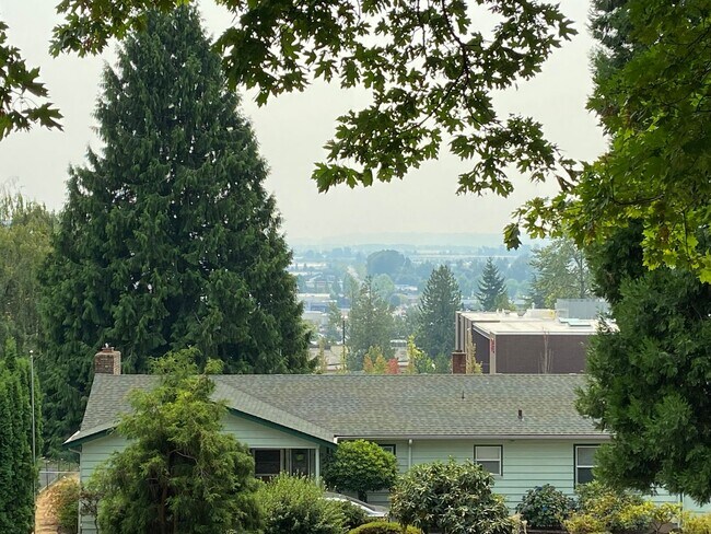 Foto del edificio - Updated Tukwila Home Minutes From Southcenter