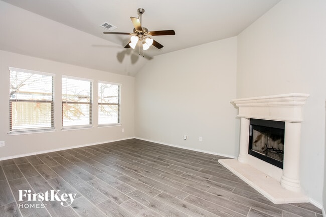 Foto del edificio - 1020 Deer Valley Dr