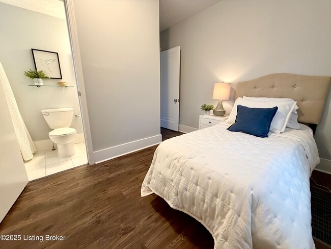 Building Photo - 2707 Cleveland Blvd