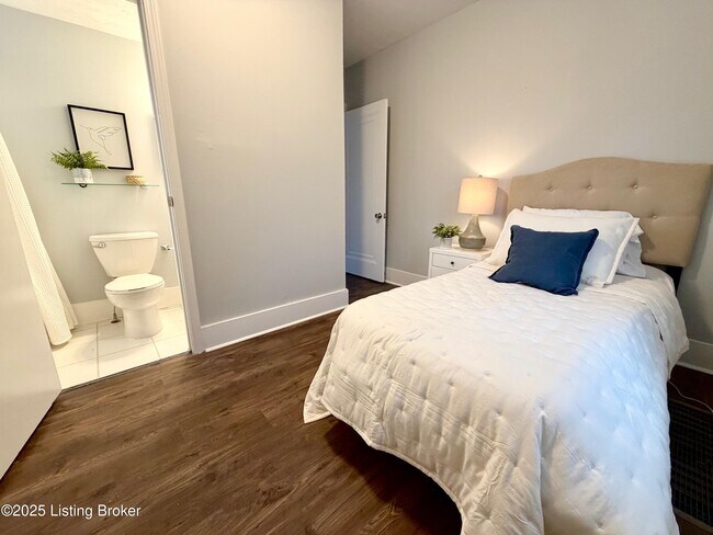 Foto del edificio - 2707 Cleveland Blvd