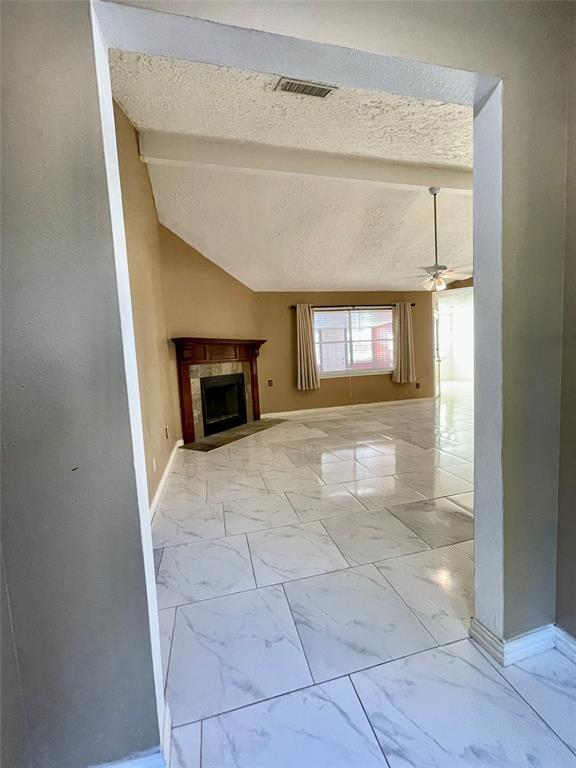 Foto del edificio - 23115 Bright Star Rd