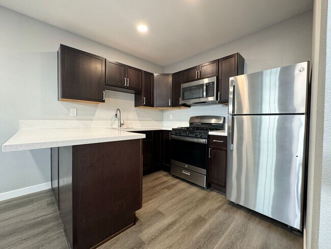 Foto del edificio - AVAILABLE NOW!! Charming 1 Bed/ 1 Bath Apa...