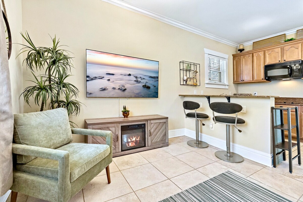 Primary Photo - 1301 W Horatio St