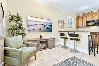 Building Photo - 1301 W Horatio St