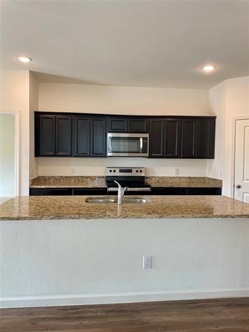 Building Photo - 808 Peach Tree Ln