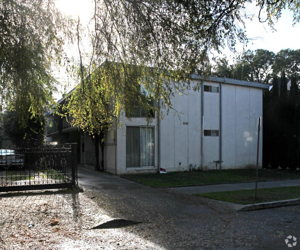 Primary Photo - 218 S Avenue 66