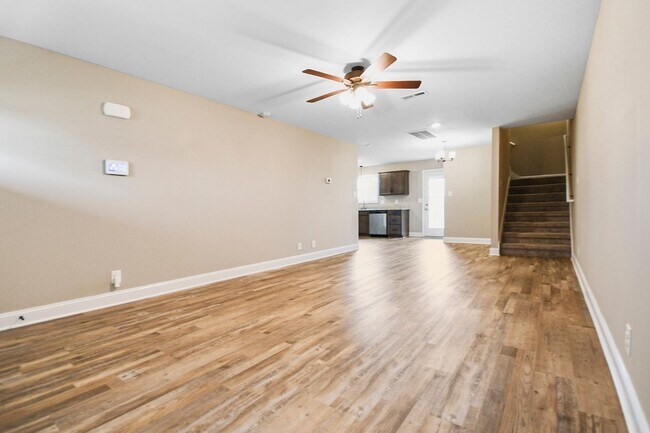 Building Photo - Pet Friendly Three Bedroom!