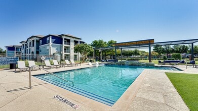 Building Photo - Highland Luxury Living
