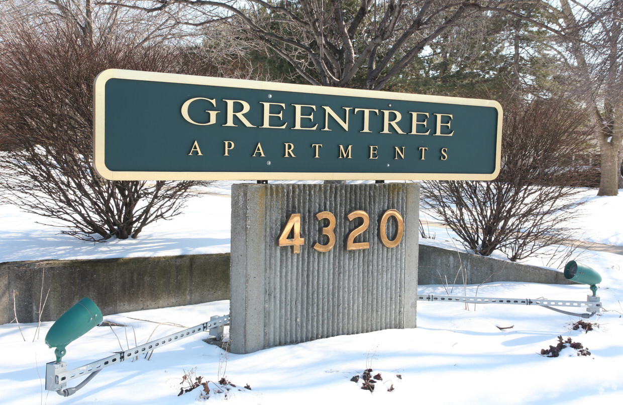 Building Photo - Greentree Apartments