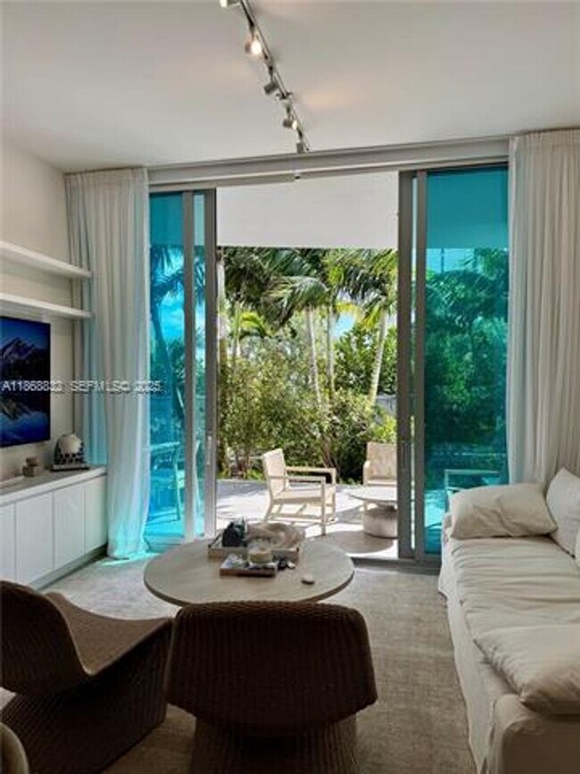 Foto del edificio - 17550 Collins Ave