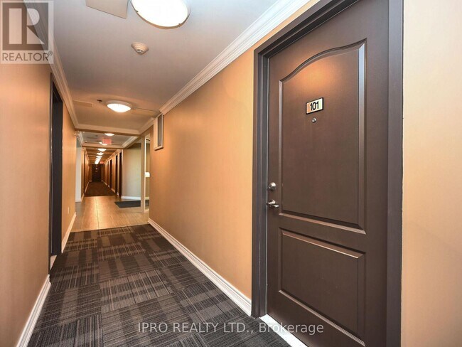 Photo du bâtiment - 1419-1419 Costigan Rd
