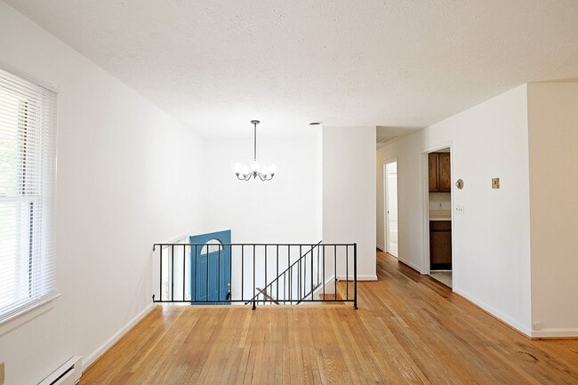 Building Photo - Move-in Ready, Pet-Friendly Northern Albemarle County Home