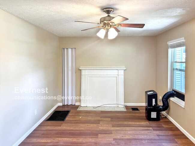 Foto del edificio - 471 Whitethorne Ave