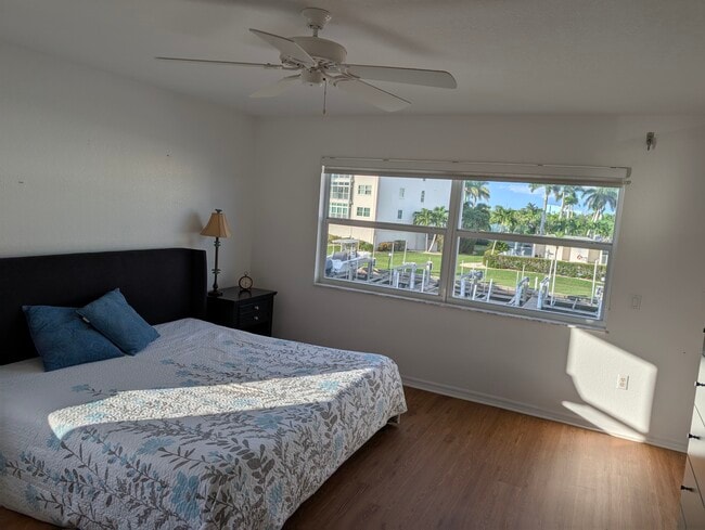 Foto del edificio - 130 Breakers Ct