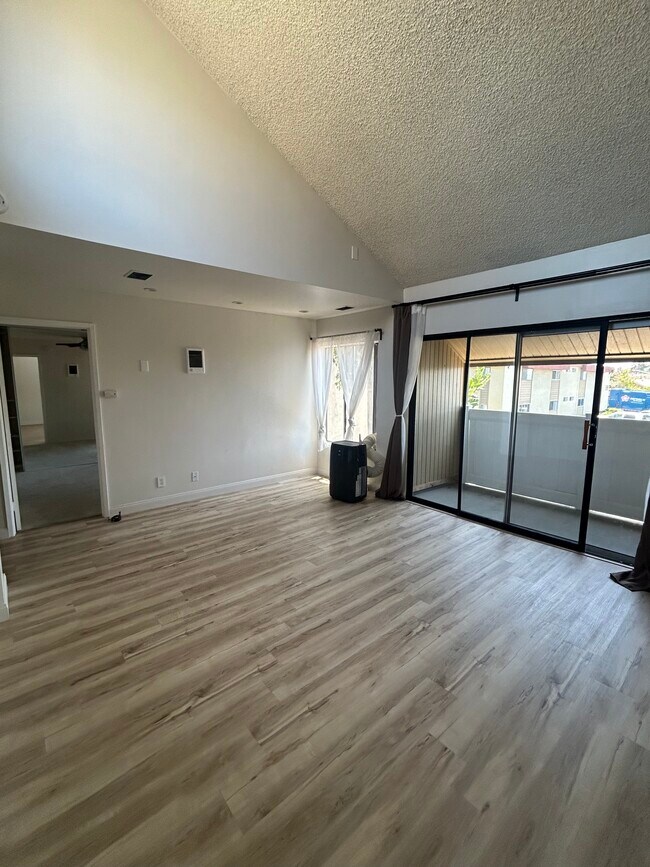 Living room - 8022 Linda Vista Rd