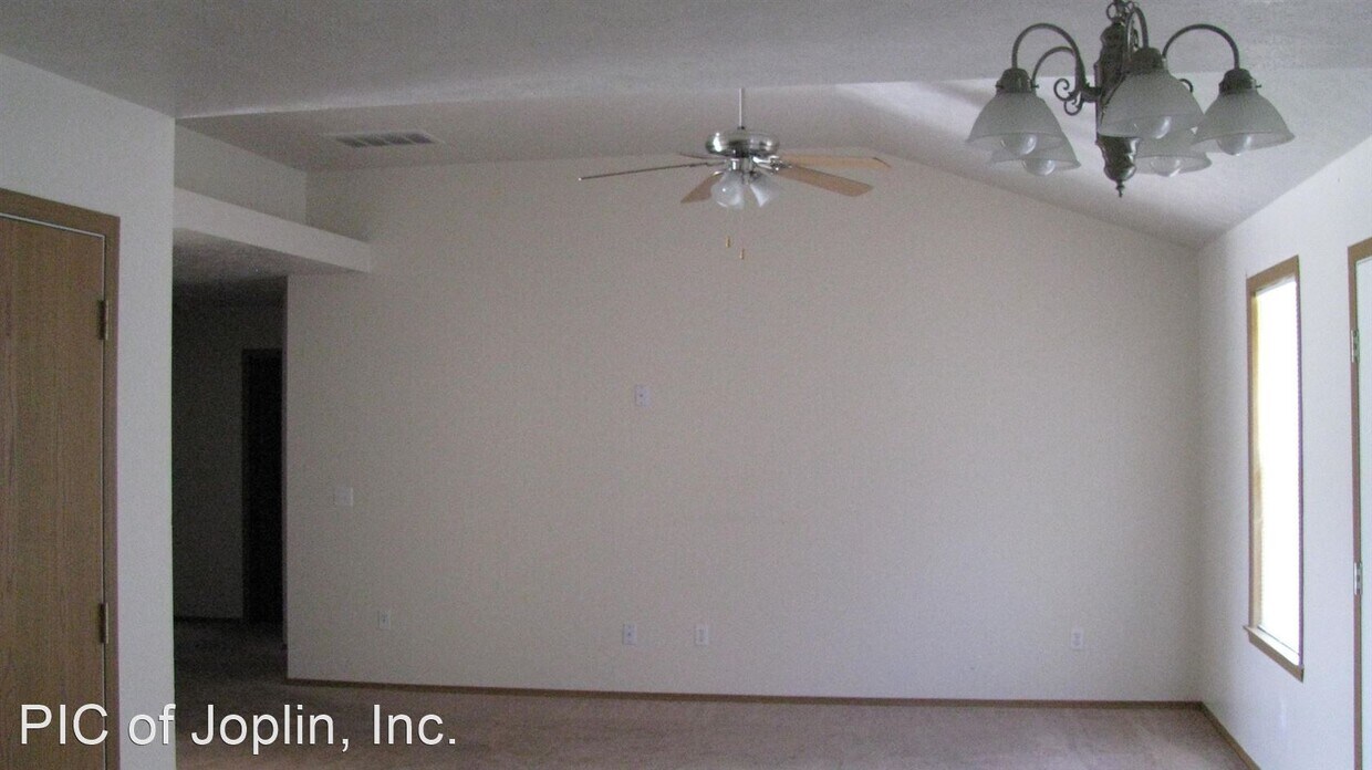 Building Photo - 3 br, 2 bath House - 807 Remington Circle