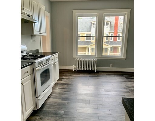 Building Photo - 32 Holten St