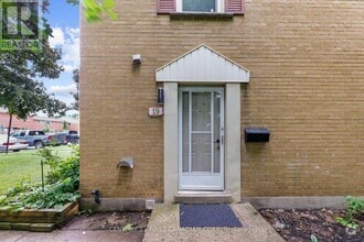 Building Photo - 19 Arbour Glen Crescent