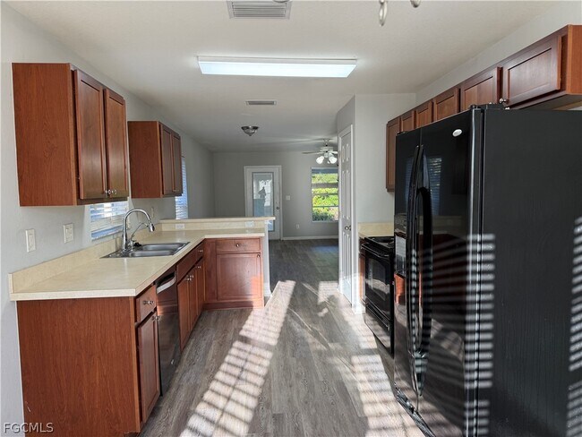 Foto del edificio - 4311 NE 23rd Pl