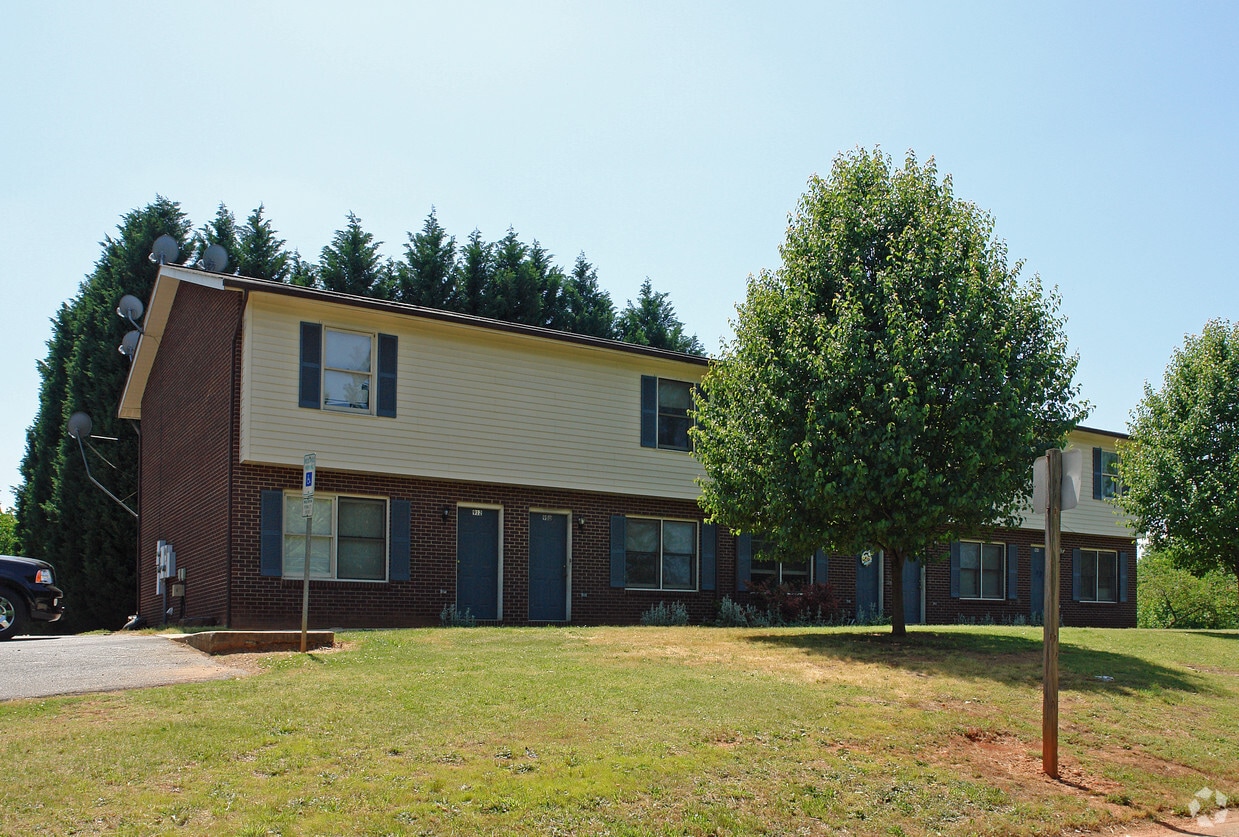 Primary Photo - 904 15th St SE