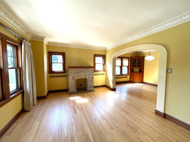 Livingroom 16x12 - 3249 S Delaware Ave