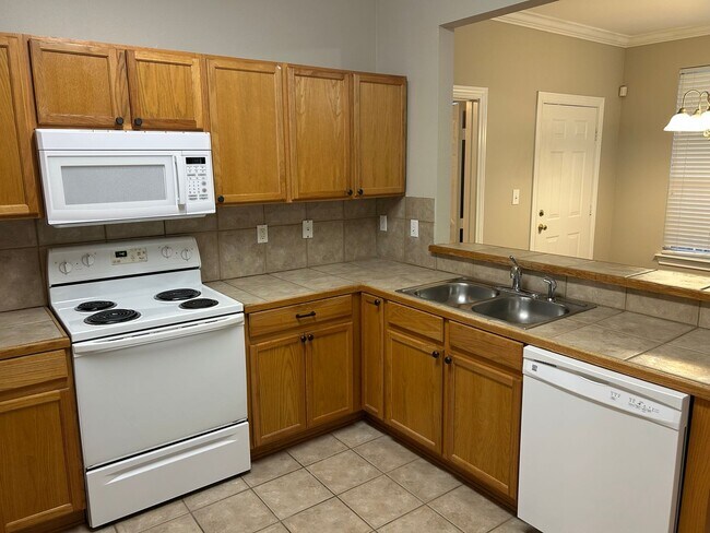 Foto del edificio - ***JUST REDUCED!! PLUS 1/2 OFF 1st MONTHS ...
