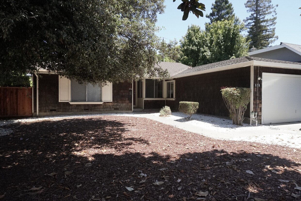 Primary Photo - Cute Single Family Home, Updated Kitchen, ...