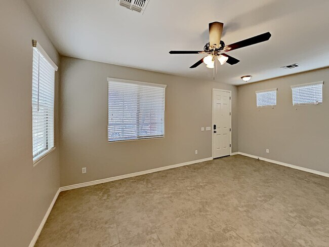 Building Photo - 3761 E Flamingo Way