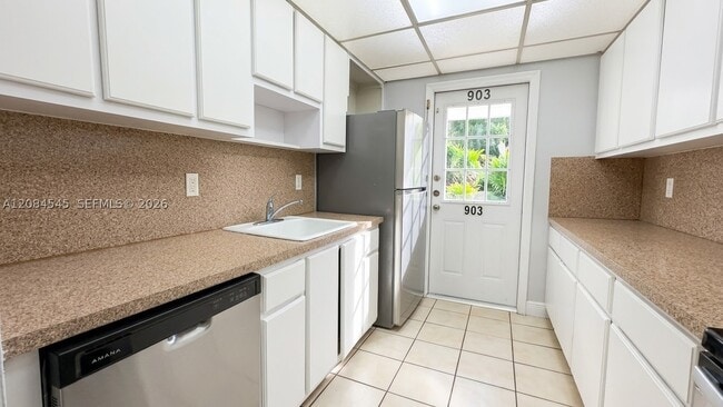Building Photo - 7847 Miller Dr
