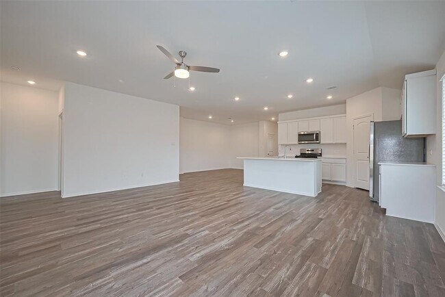 Foto del edificio - 6110 Sydney Cove Ln