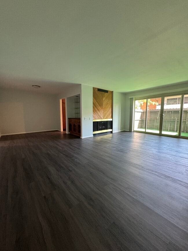 Building Photo - 31505 Lindero Canyon Rd