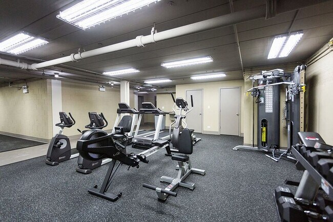 Foto del edificio - 6119 N Kenmore Ave
