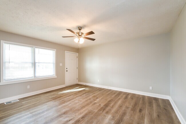 Building Photo - 4917 Barlow Dr