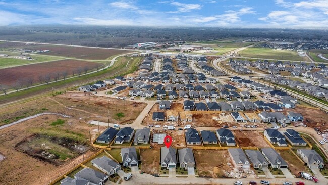 Building Photo - 211 Amaranth Wy