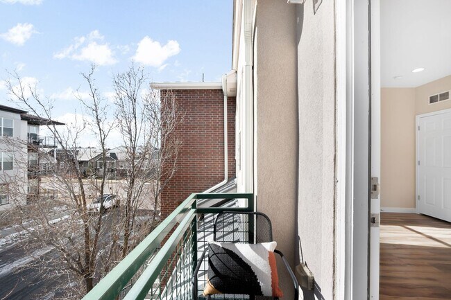 Building Photo - 3BD, 2.5BA Englewood Townhome with 2-Car Garage
