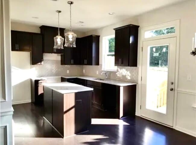 Foto del edificio - 2705 Kemp Ct