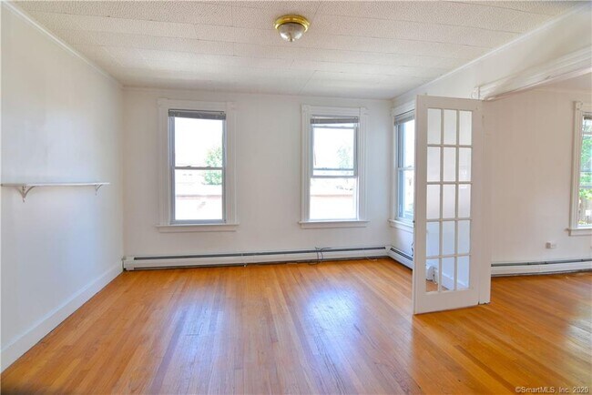 Building Photo - 233 S Whitney St