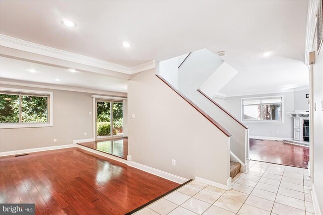 Building Photo - 3809 Hemlock Way