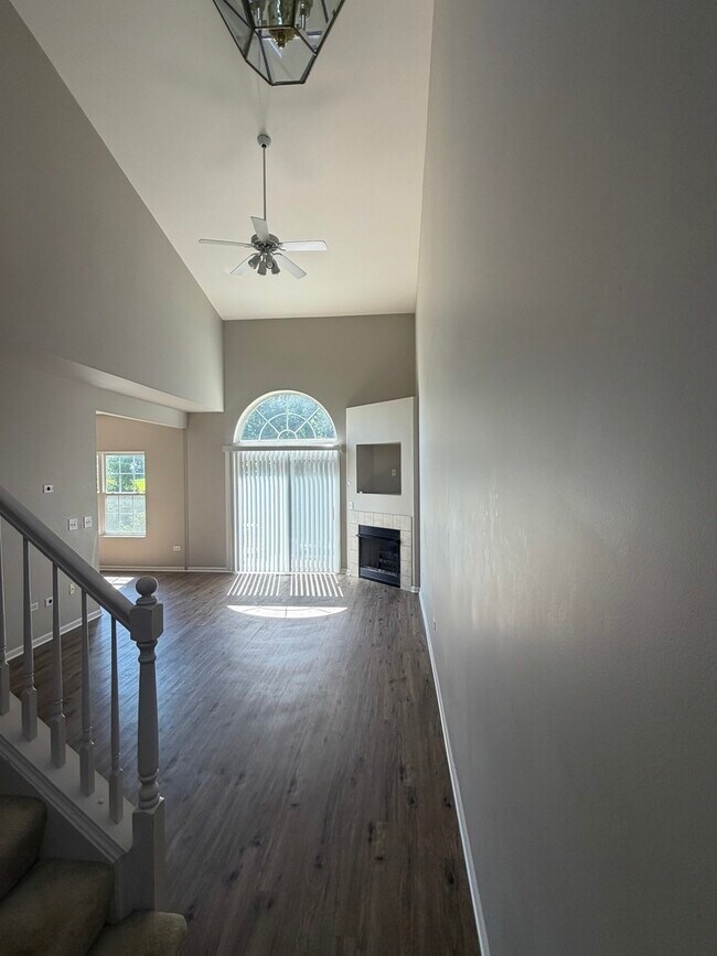 Foto del edificio - 2503 Oak Tree Ln