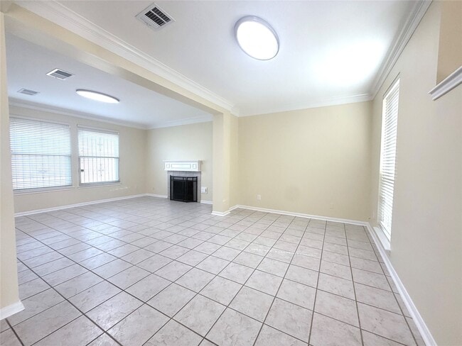 Building Photo - 12211 Meadow Crest Ct