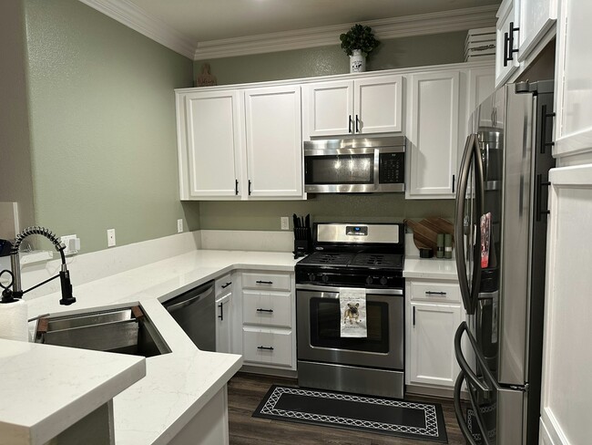 Building Photo - 203 Dante Cir