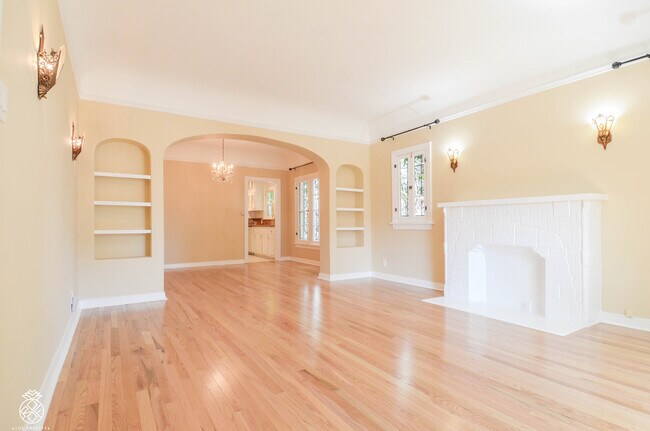 Building Photo - 441 N Orange Grove Ave