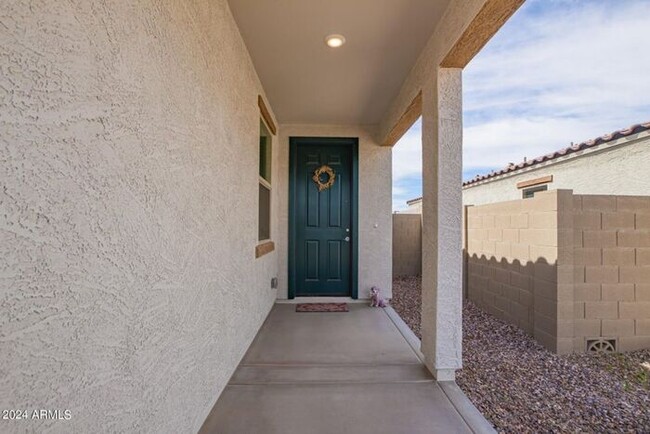 Building Photo - Charming 4-bedroom home