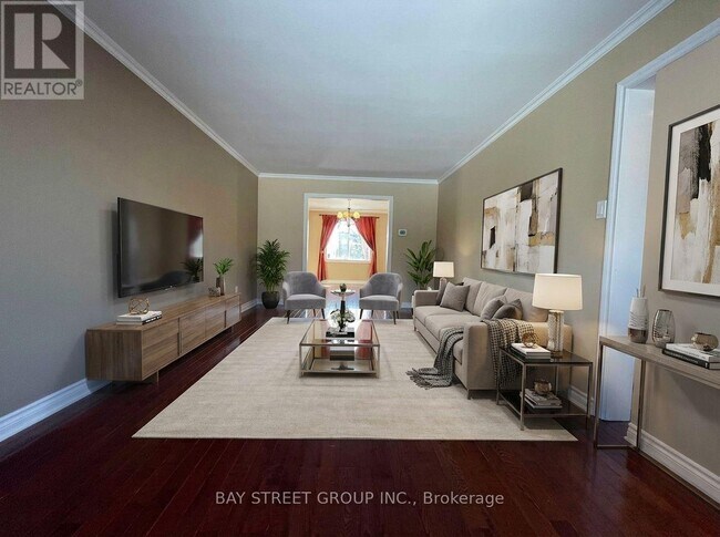 Building Photo - 2079 Pineview Dr