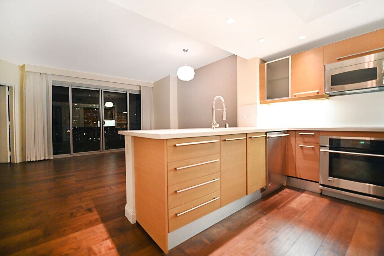 Foto principal - Turnberry Towers 2705W-City/Golf Course Vi...