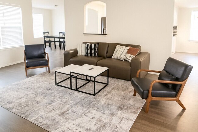 Foto del edificio - 5 Bedroom, 2.5 bath in Killeen