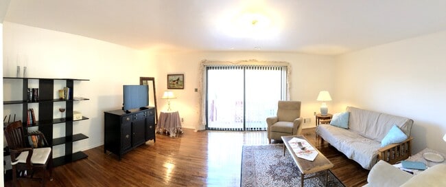 Foto del edificio - 30 Phelps Ave