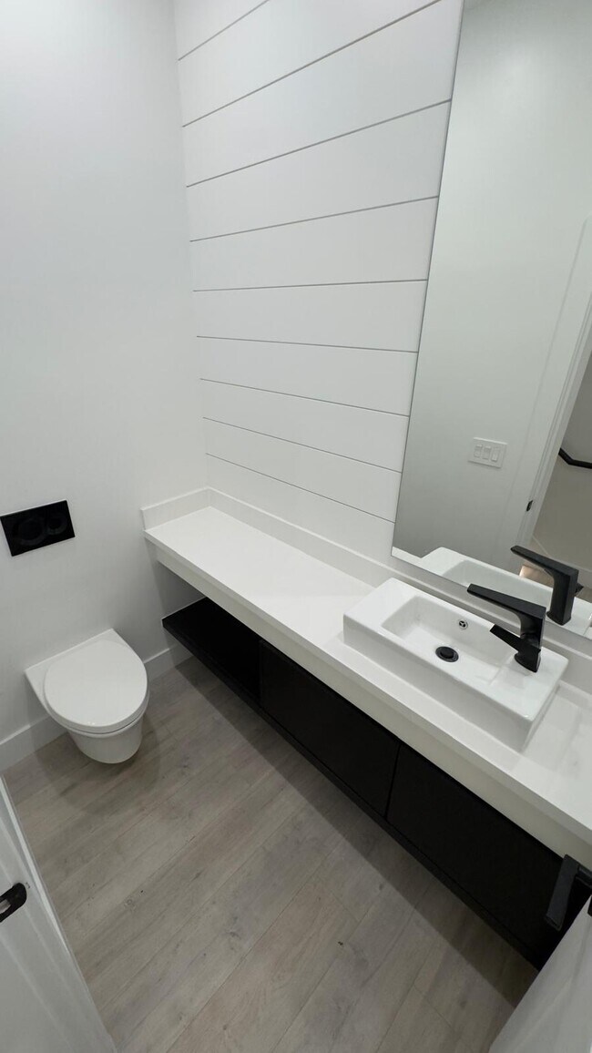 Photo du bâtiment - 35706 Marshall Rd