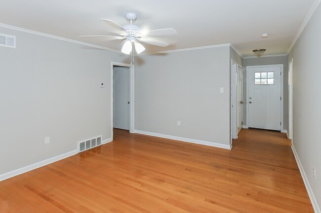 Foto del edificio - Gorgeous Home for Rent in East Memphis-Col...