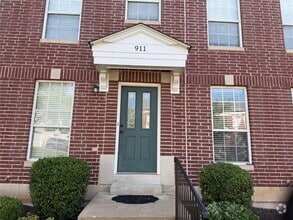 Building Photo - 911 Rolling Thunder Dr
